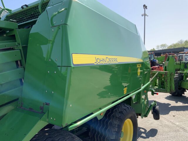 John Deere 1424H Baler (ST23218)