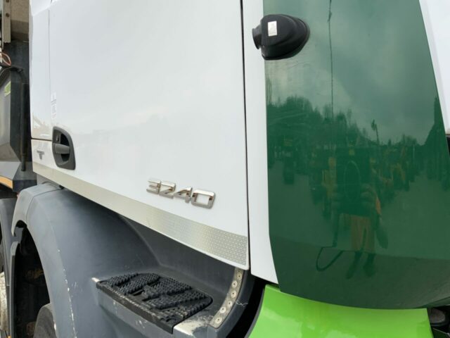 Mercedes 3240 Arocs 8x4 Tipper (ST22557)