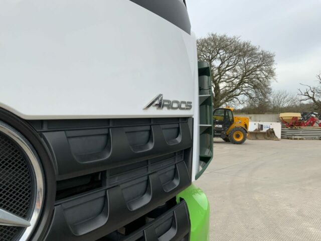Mercedes 3240 Arocs 8x4 Tipper (ST22557)
