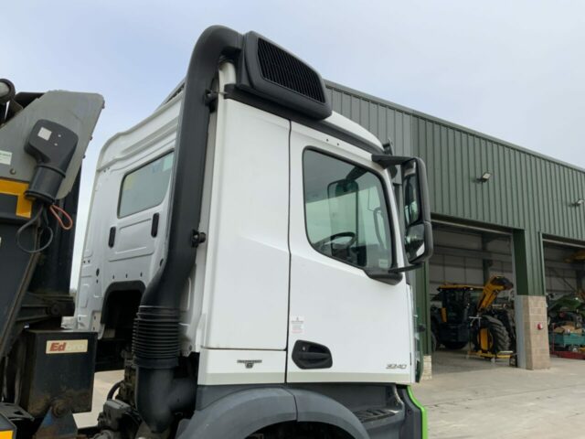 Mercedes 3240 Arocs 8x4 Tipper (ST22557)