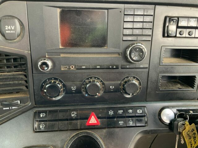 Mercedes 3240 Arocs 8x4 Tipper (ST22557)