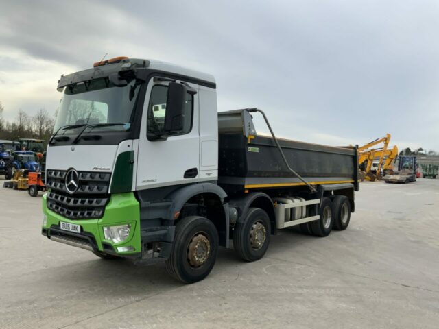 Mercedes 3240 Arocs 8x4 Tipper (ST22557)