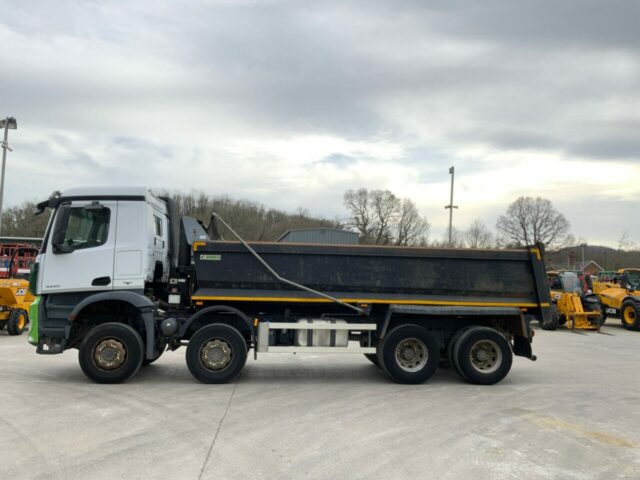 Mercedes 3240 Arocs 8x4 Tipper (ST22557)