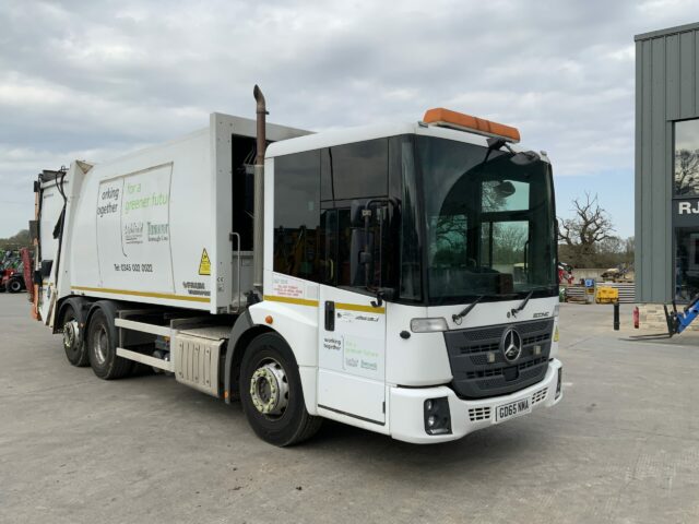 Mercedes Econic 2630 Refuse Truck (ST22884)