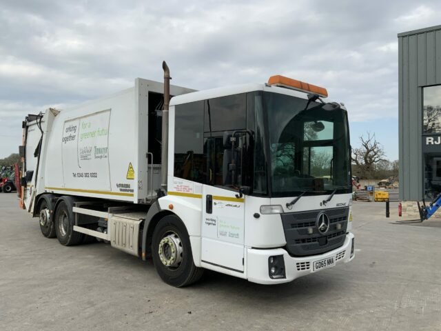 Mercedes Econic 2630 Refuse Truck (ST22884)