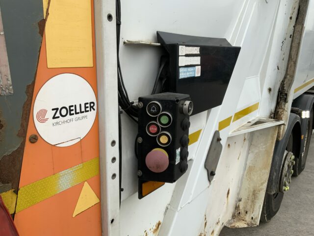 Mercedes Econic 2630 Refuse Truck (ST22884)