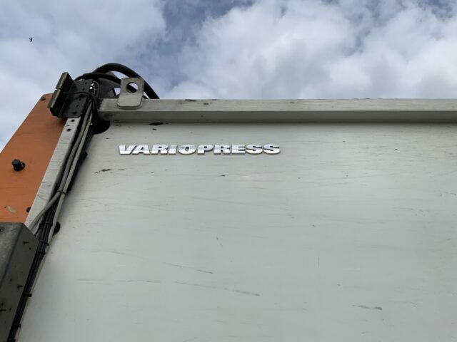 Mercedes Econic 2630 Refuse Truck (ST22884)