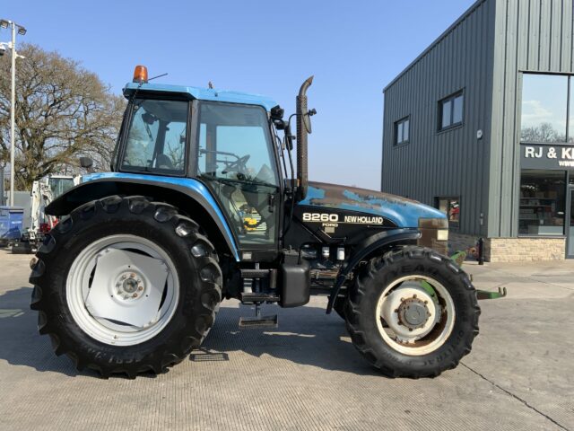 New Holland 8260 Tractor (ST22958)