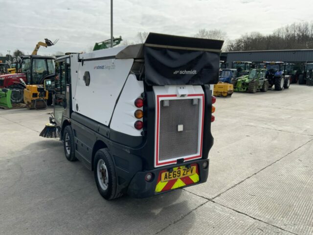 Schmidt Swingo 200+ Road Sweeper (ST22469)