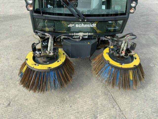 Schmidt Swingo 200+ Road Sweeper (ST22469)