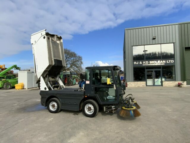 Schmidt Swingo 200+ Road Sweeper (ST22469)