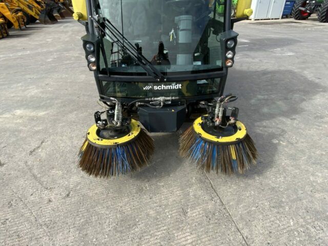 Schmidt Swingo 200+ Road Sweeper (ST22469)
