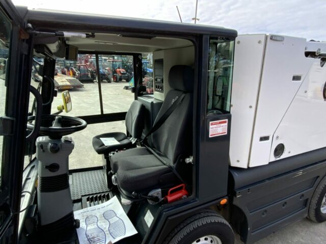 Schmidt Swingo 200+ Road Sweeper (ST22469)