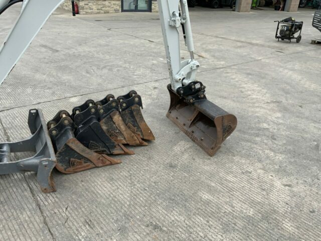 Takeuchi TB216 Digger (ST22941)