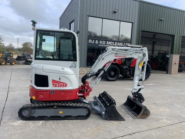 Takeuchi TB325R Digger (ST23095)