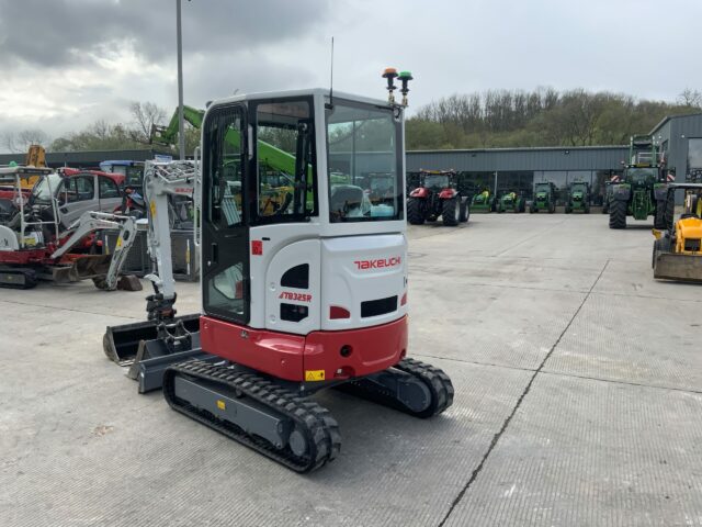 Takeuchi TB325R Digger (ST23095)
