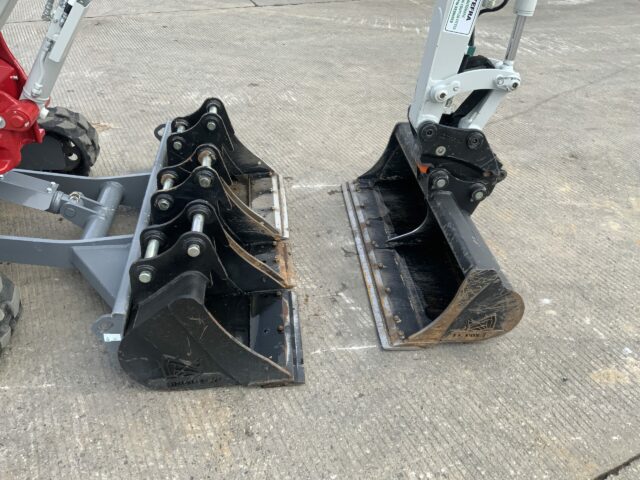 Takeuchi TB325R Digger (ST23095)