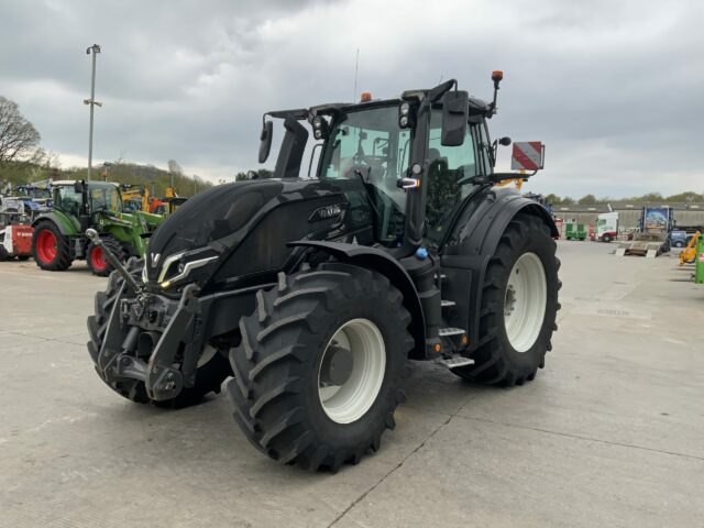 Valtra Q305 Unlimited Tractor
