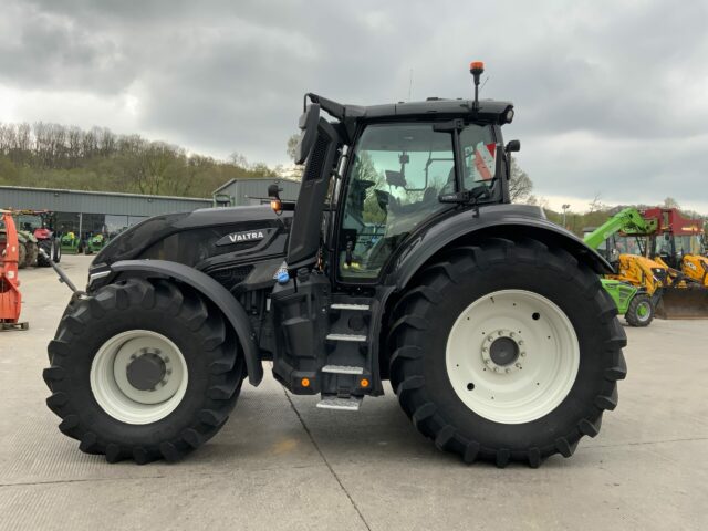 Valtra Q305 Unlimited Tractor