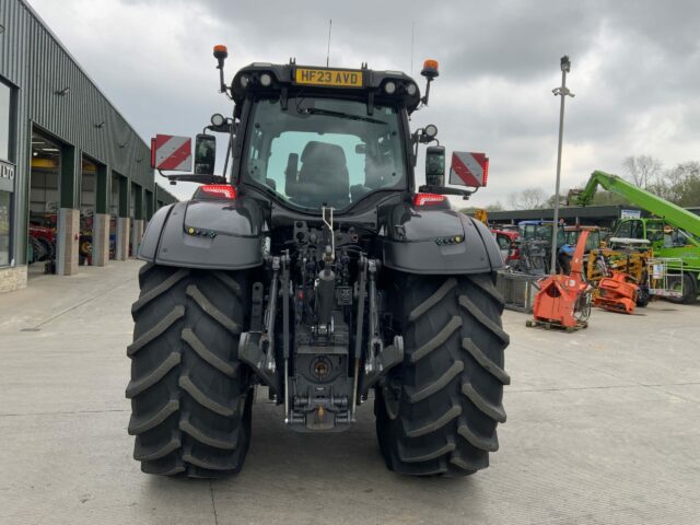 Valtra Q305 Unlimited Tractor