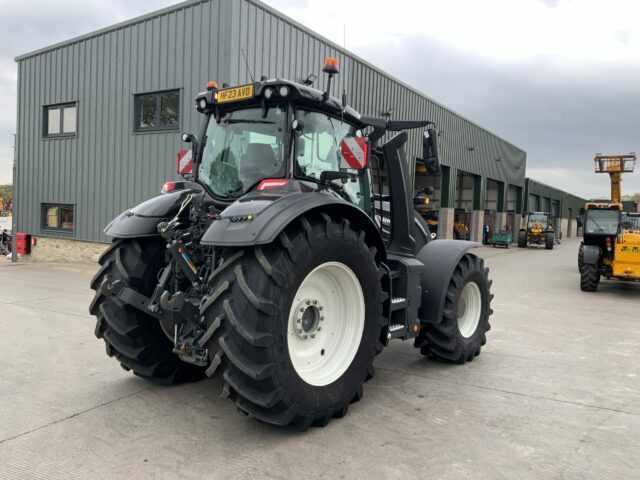 Valtra Q305 Unlimited Tractor