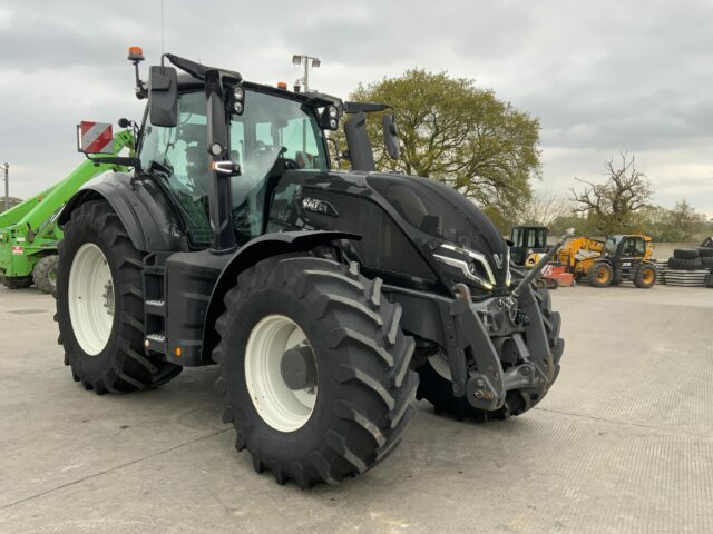 Valtra Q305 Unlimited Tractor