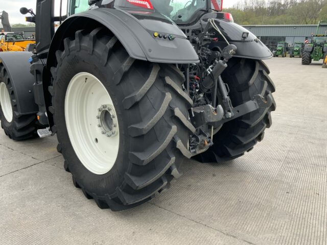 Valtra Q305 Unlimited Tractor