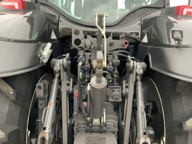Valtra Q305 Unlimited Tractor