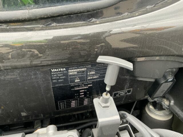 Valtra Q305 Unlimited Tractor