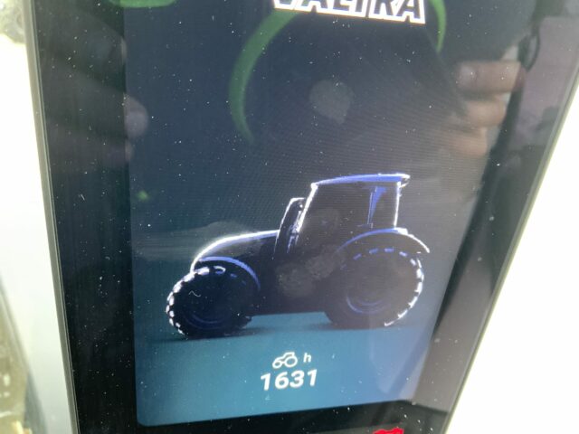 Valtra Q305 Unlimited Tractor