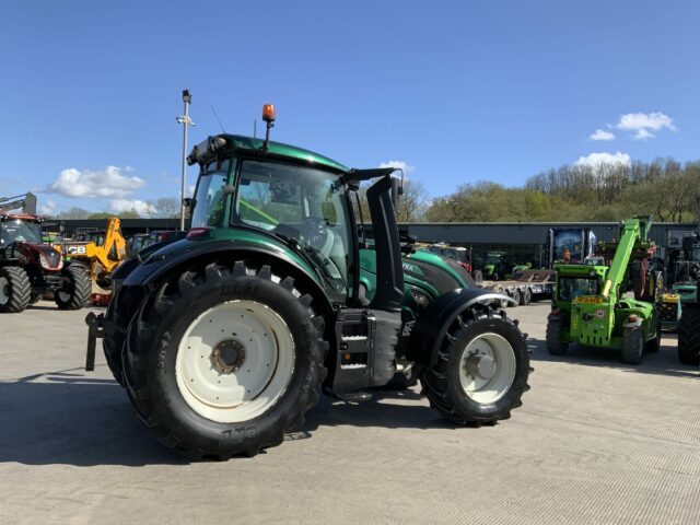 Valtra T214 Direct Tractor (ST22983)