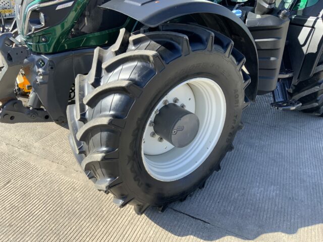 Valtra T214 Direct Tractor (ST22983)