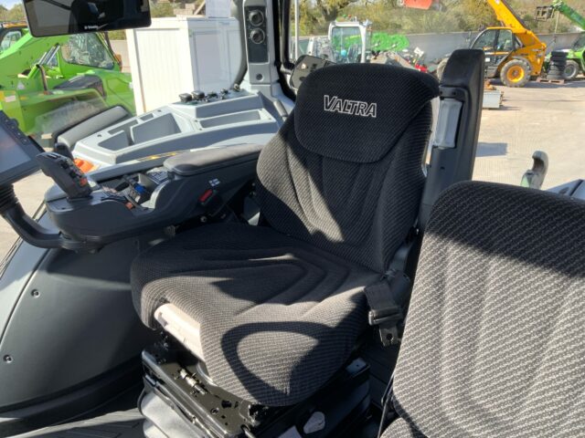 Valtra T214 Direct Tractor (ST22983)