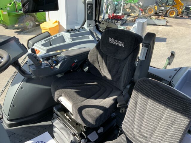 Valtra T214 Direct Tractor (ST22983)