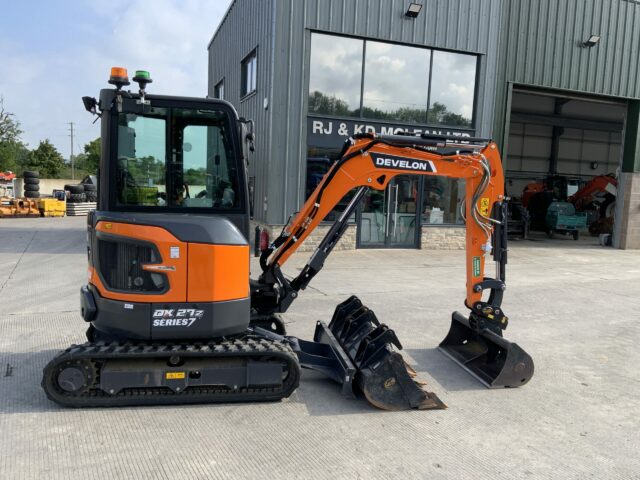 Develon DX27Z Digger (ST23331)