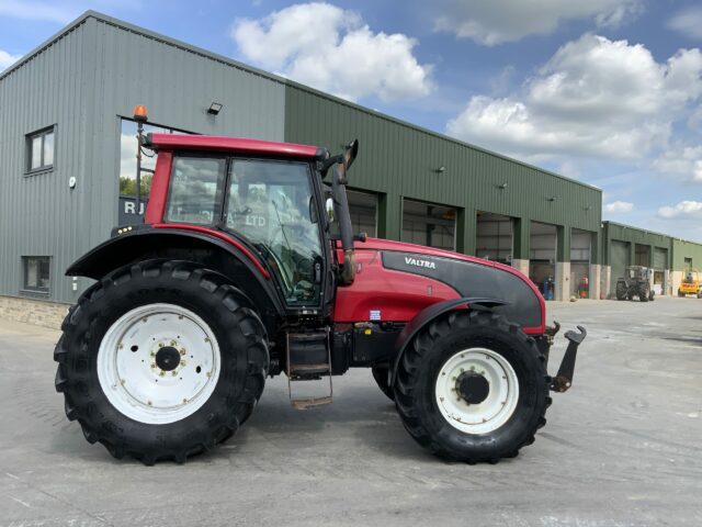 Valtra T151 Tractor (ST23220)