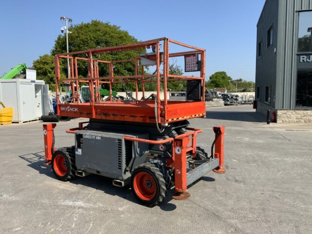 Skyjack SJ6832 Scissor Lift (ST22203)