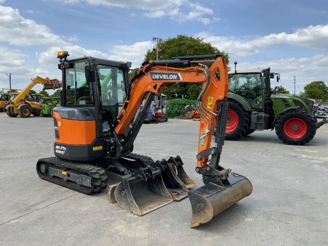 Doosan DX27Z-7 Digger (ST23341)