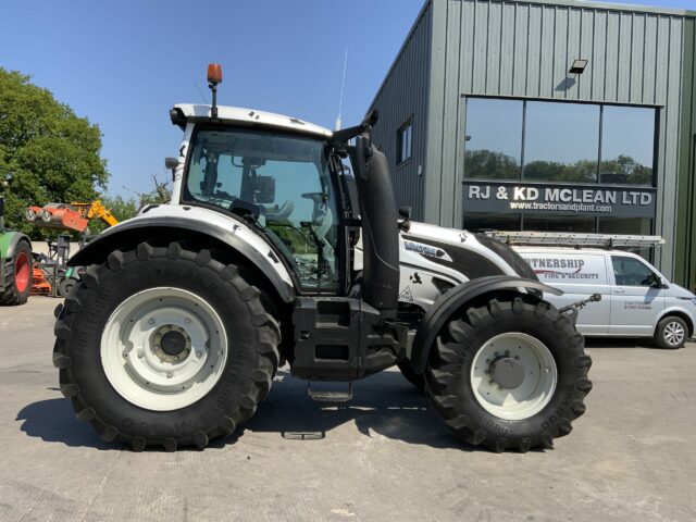 Valtra T234 Versu Twin Track Reverse Drive (ST23094)