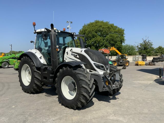 Valtra T234 Versu Twin Track Reverse Drive (ST23094)
