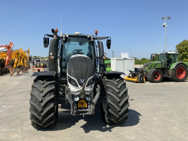 Valtra T234 Versu Twin Track Reverse Drive (ST23094)