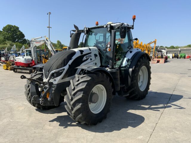 Valtra T234 Versu Twin Track Reverse Drive (ST23094)