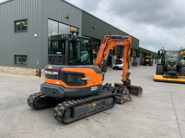 Doosan DX55R-7 Digger (ST23334)