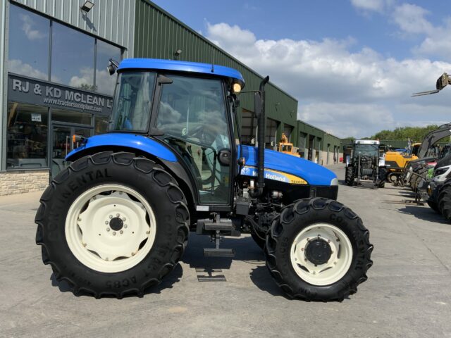 New Holland TD5030 Tractor (ST23208)