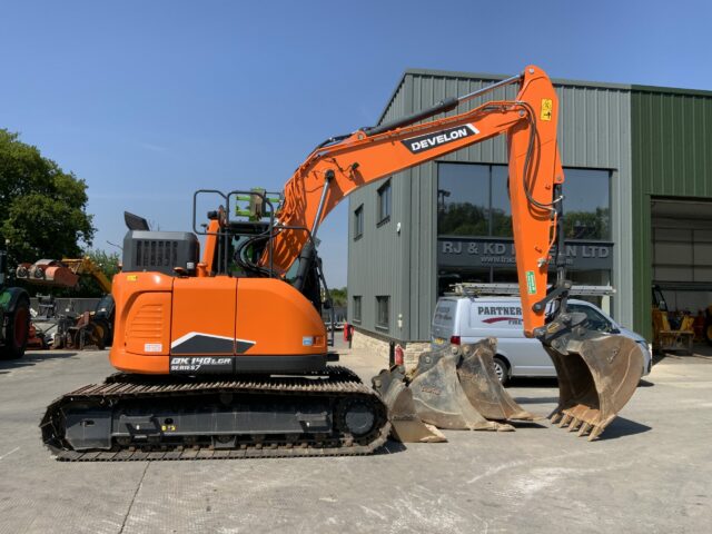 Develon DX140LCR-7 Digger (ST23384)