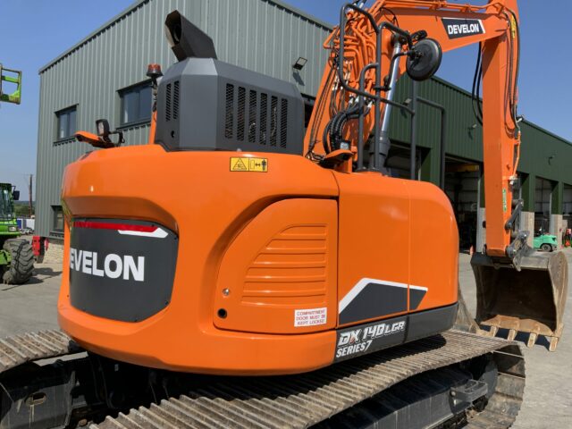 Develon DX140LCR-7 Digger (ST23384)