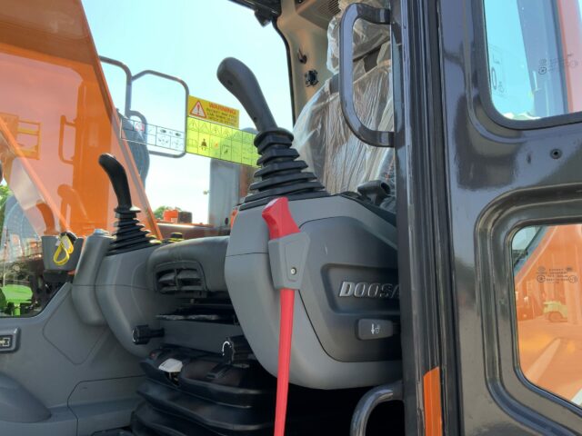 Develon DX140LCR-7 Digger (ST23384)