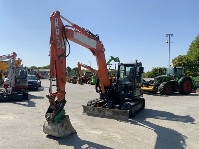 Hitachi ZX85 USB-5A Digger (ST23302)