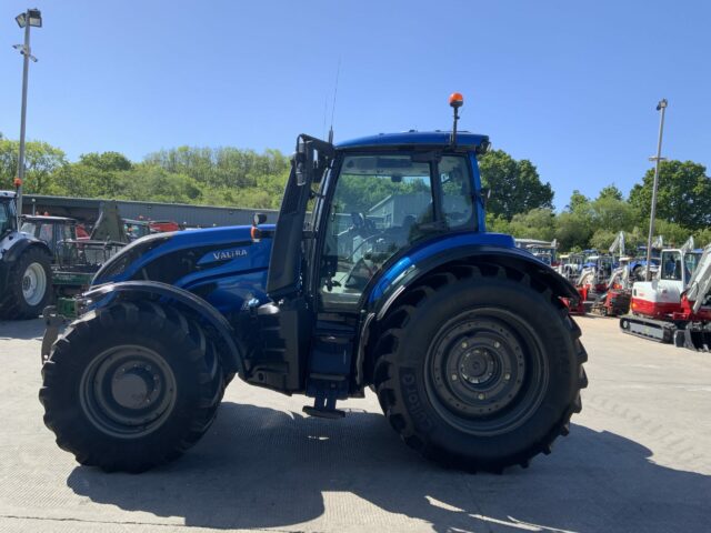 Valtra T234 Direct Twin track Reverse Drive Tractor (ST23213)