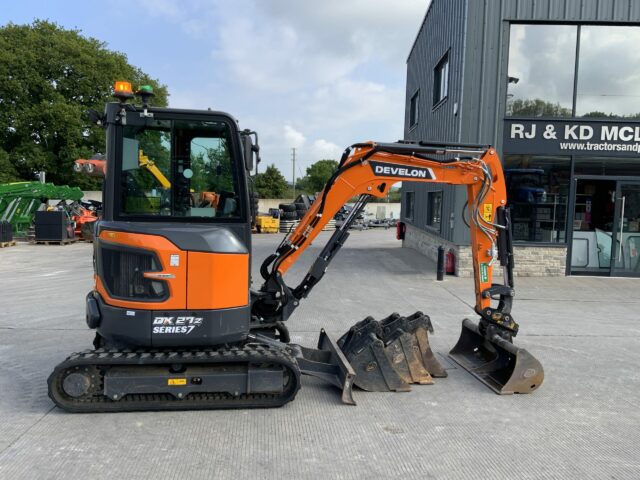 Develon DX27Z Digger (ST23333)